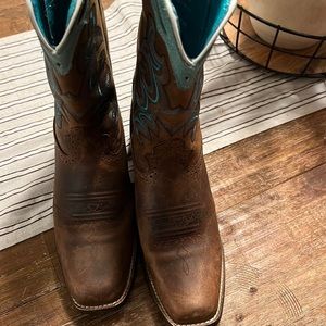 Justin women’s western boots stampede Silver collection.